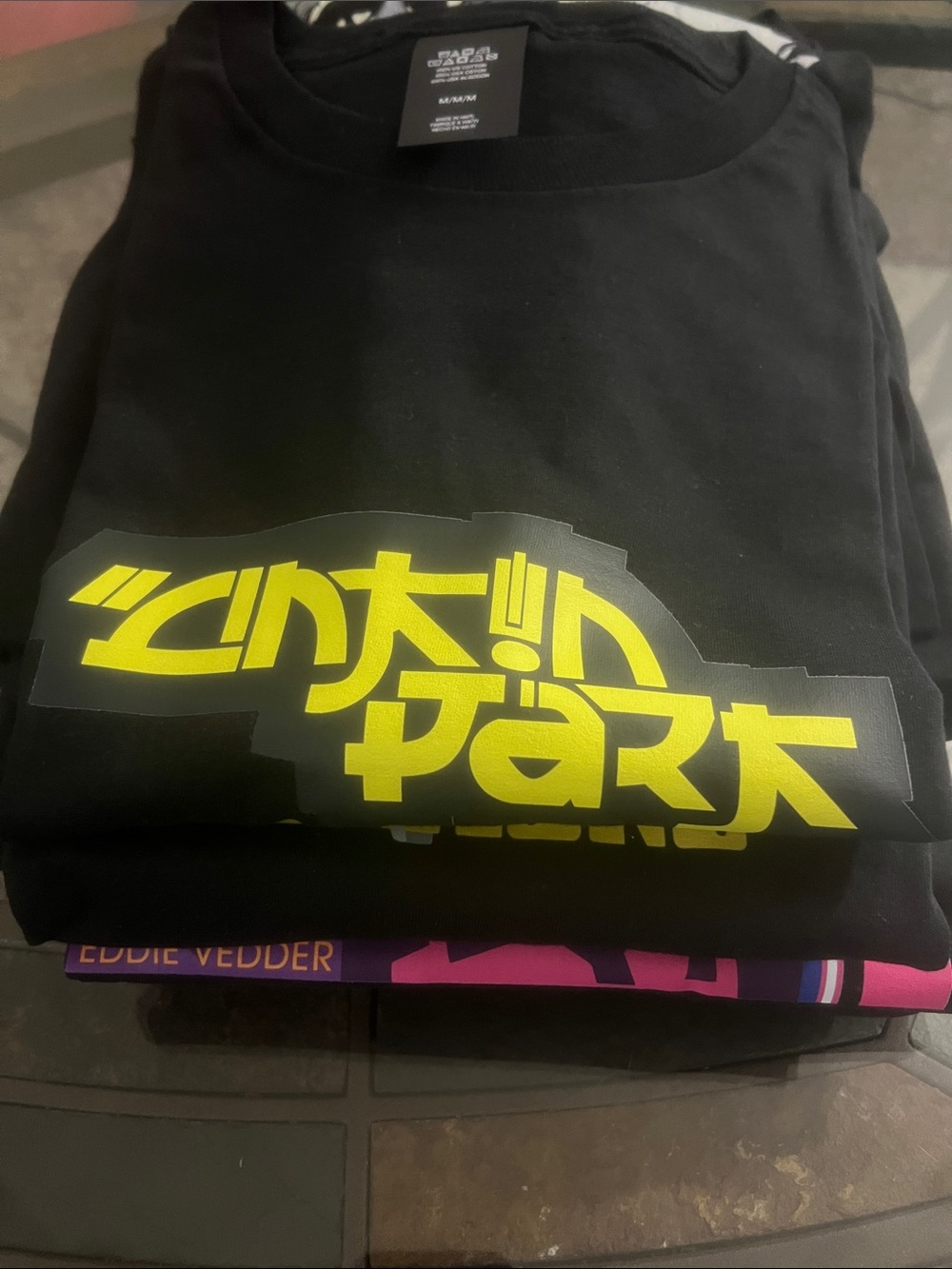 Short-Sleeve Tee with Yellow Graphic - Linkin-Park
